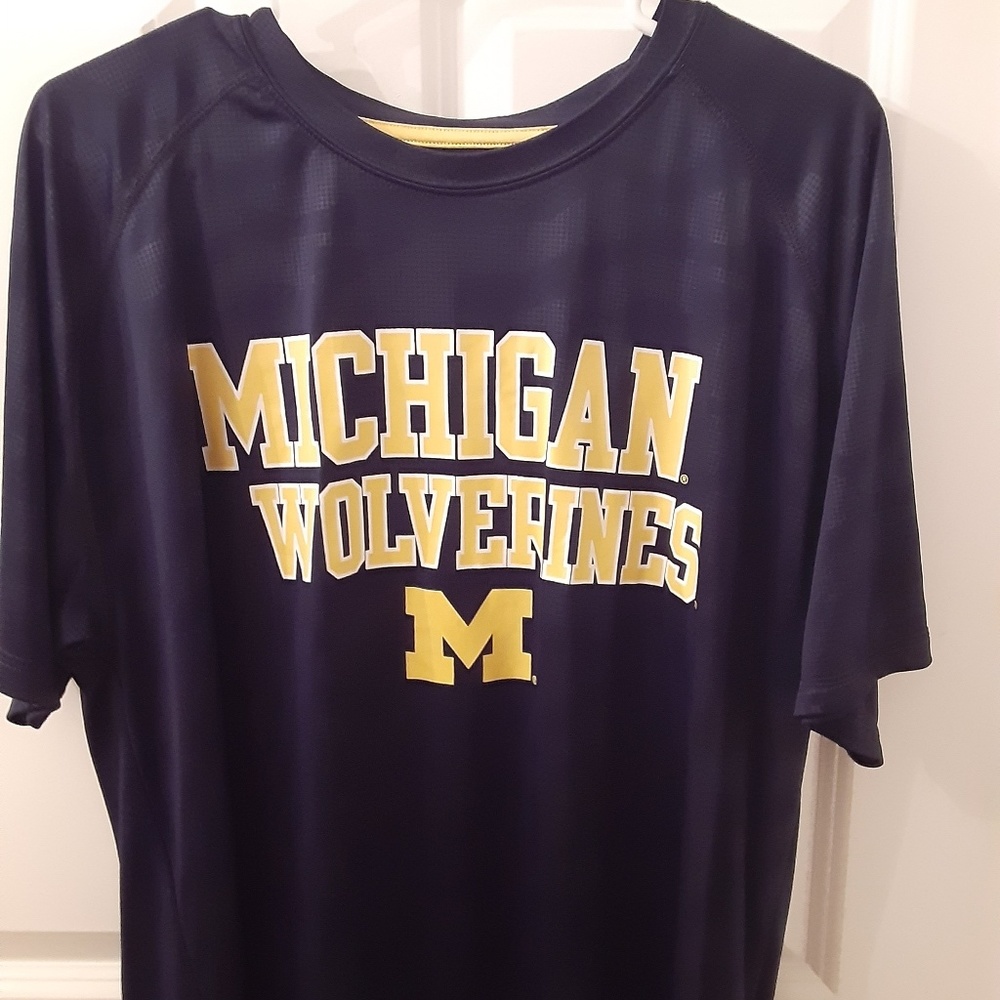 Michigan Wolverines college athletic shirt size XL